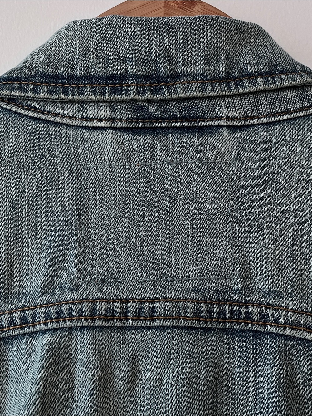 Y2K Levi's Women's Light Blue Washed Denim Jacket Size S - Picture 11 of 14
